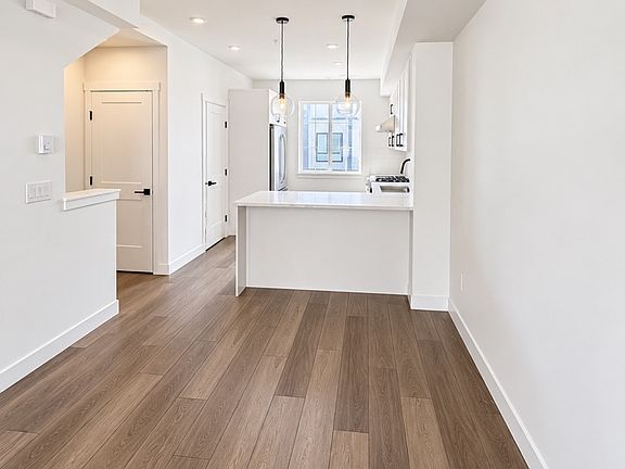 5th image of 720 Robinson St #231