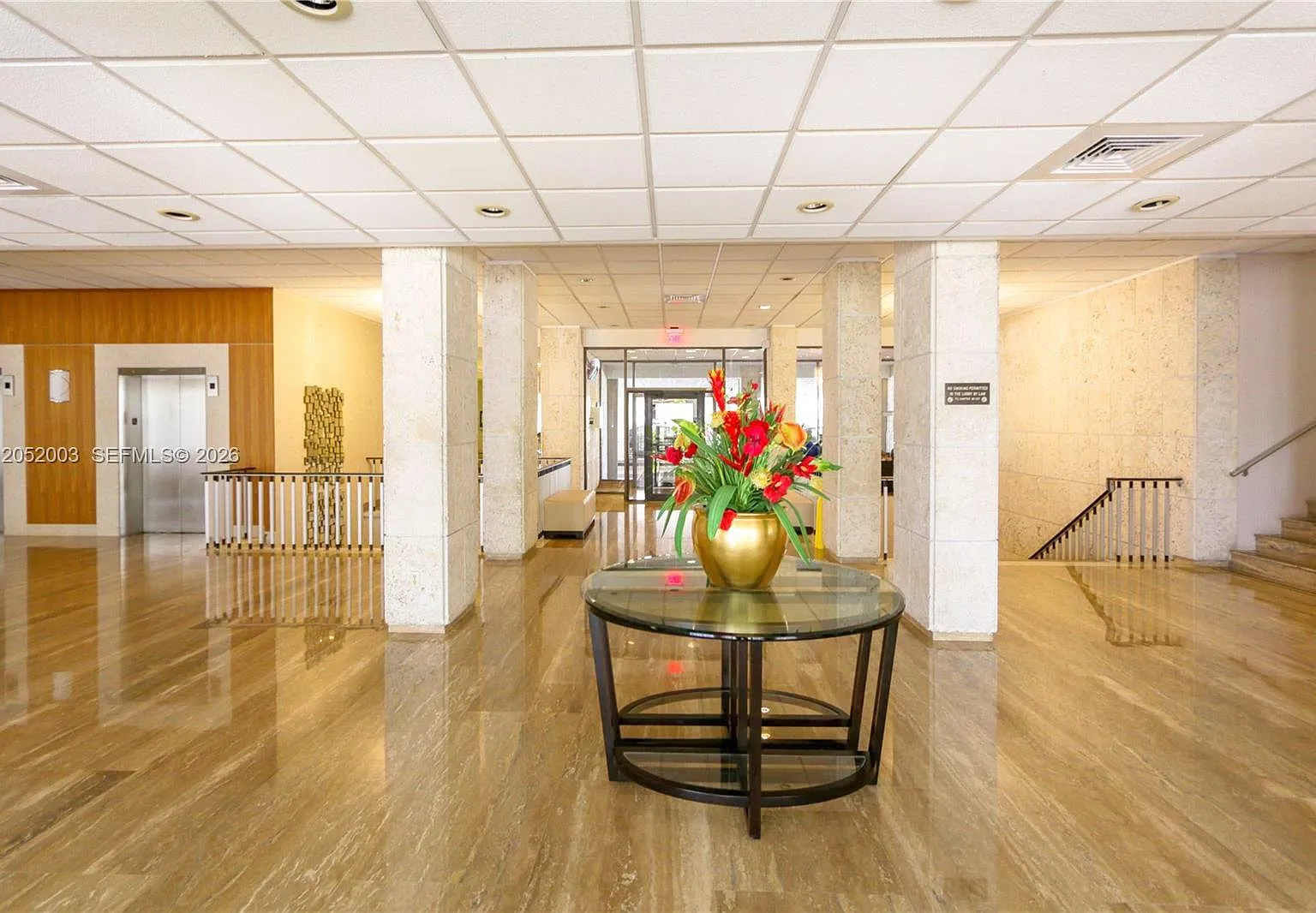 Hemispheres Condo — Photo 3