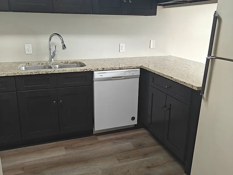 Fox Meadows Apartments — Photo 16