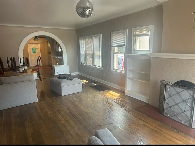 1630 Roma Ave NE — Photo 5