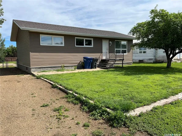 3 2nd STREET E, Willow Bunch, SK S0H 4K0