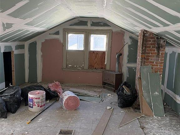 5th image of 15810 Normandy St