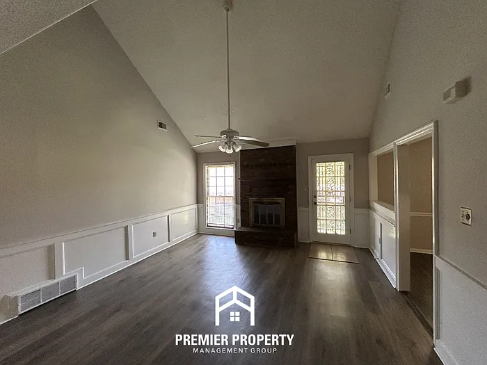 4985 Barrington Cv — Photo 2