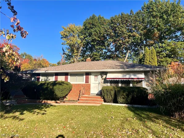 5901 Amrap Dr, Parma Heights, OH 44130
