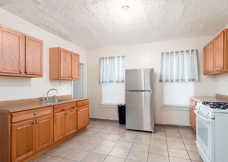 1 Freeland Ter — Photo 3