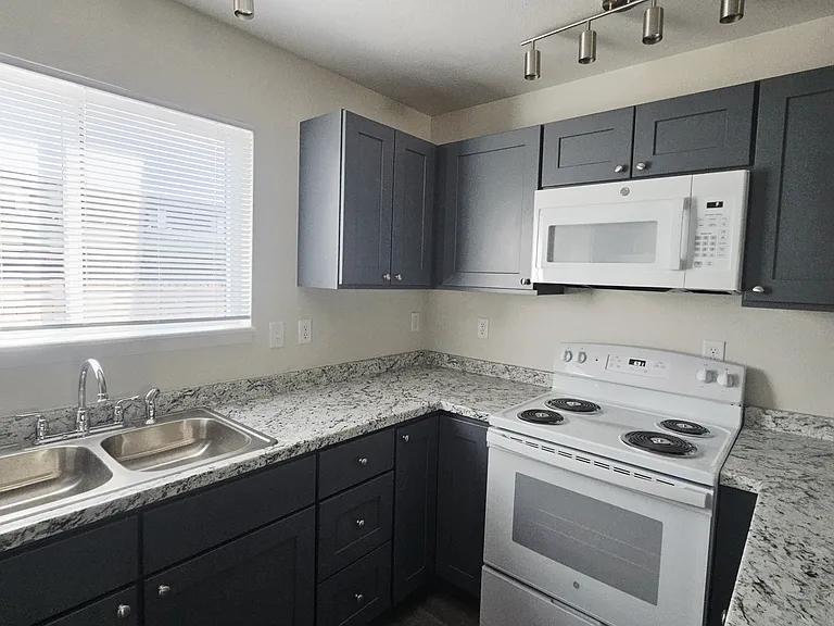 1130 S Reed St #F4 — Photo 12