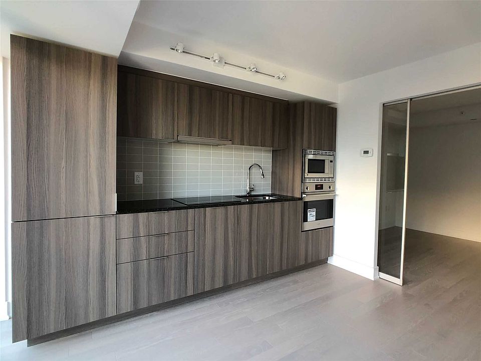 2nd image of 955 Bay St #2010