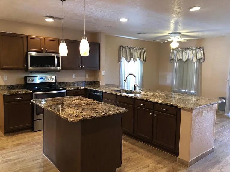 5305 Park Ridge Rd NW — Photo 2