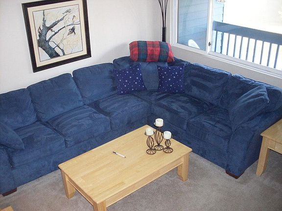 Living Room w/pullout