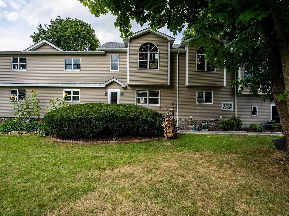 1st image of 26 Parker Dr