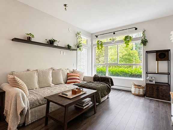 4th image of 2436 Kelly Ave #102