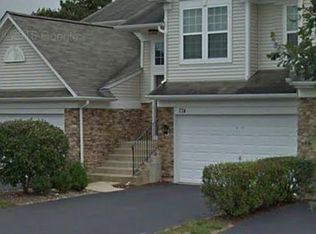 774 Pointe Dr, Crystal Lake, IL 60014