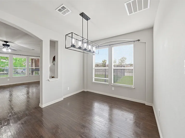 4500 Lakeside Hollow St — Photo 9