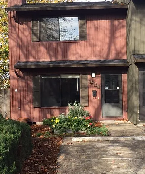 4239 SE Ivon St — Photo 1