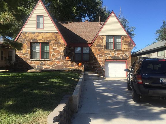 darling front of house with lots of off street parking