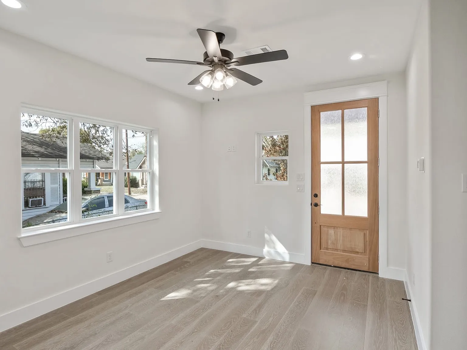 3 bed, 1200 sqft, $2,250 — Photo 3