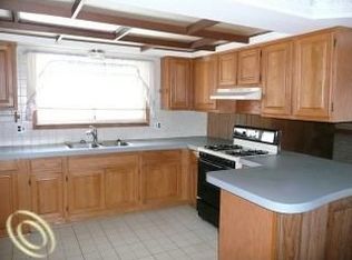 37812 Hanson Dr, Sterling Heights, MI 48310