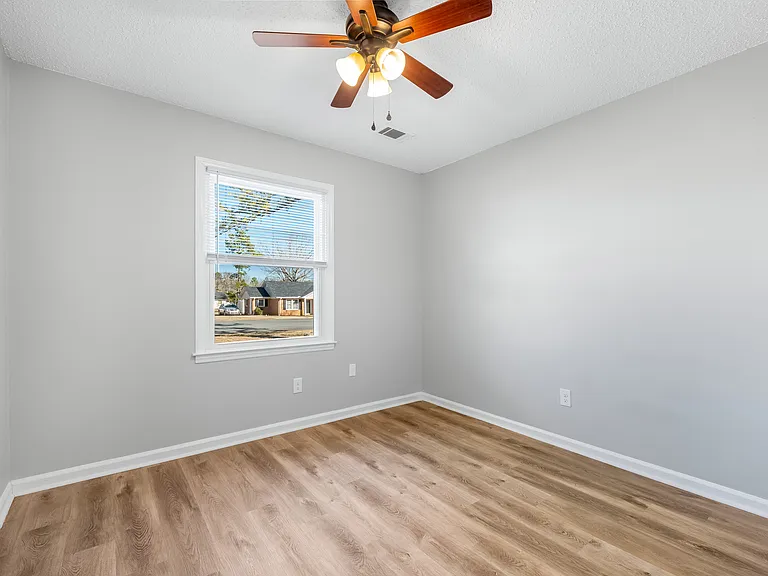 Glenarden Dr — Photo 3
