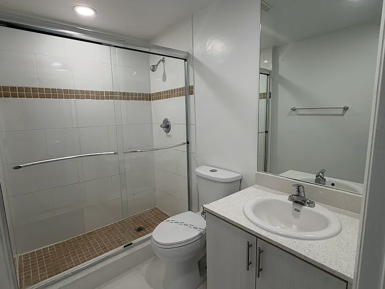 17000 N Bay Rd #712 — Photo 8