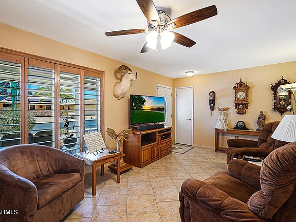 3rd image of 10719 W Saratoga Cir