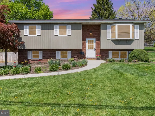 1213 Roush Rd, Hummelstown, PA 17036
