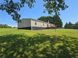 1120 Chestnut Ridge Ln, Danbury, NC 27016