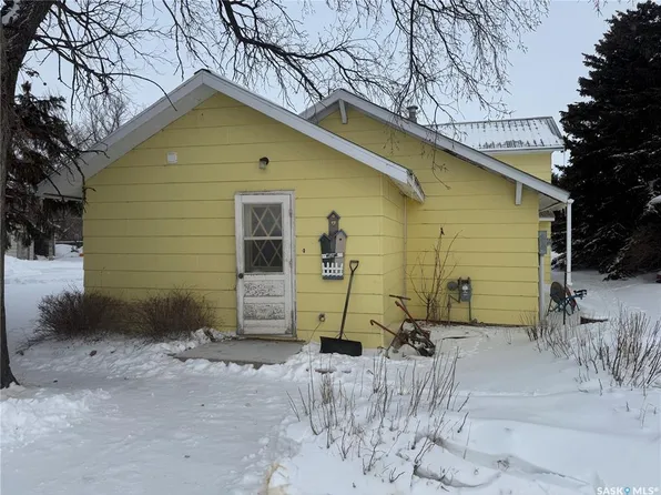 . Railway AVENUE, Gladmar, SK S0C 1A0