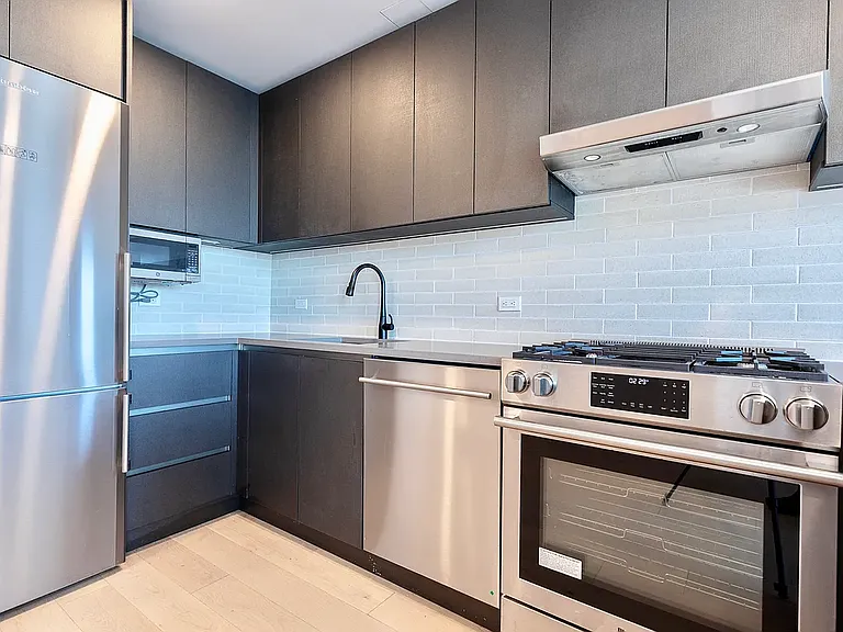 144-74 Northern Blvd #7W — Photo 4