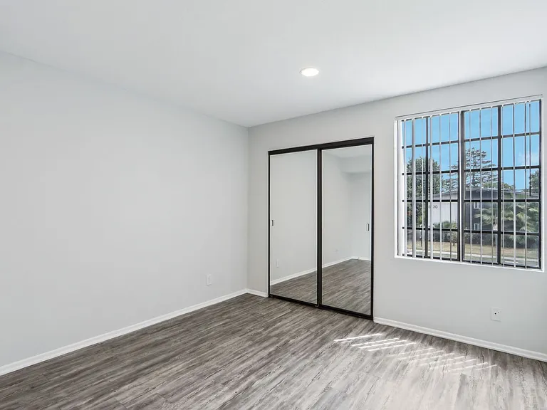 5235 Kester Ave — Photo 20