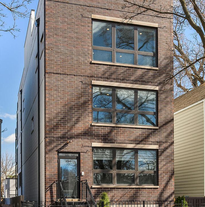 1st image of 2705 N Hamlin Ave #3