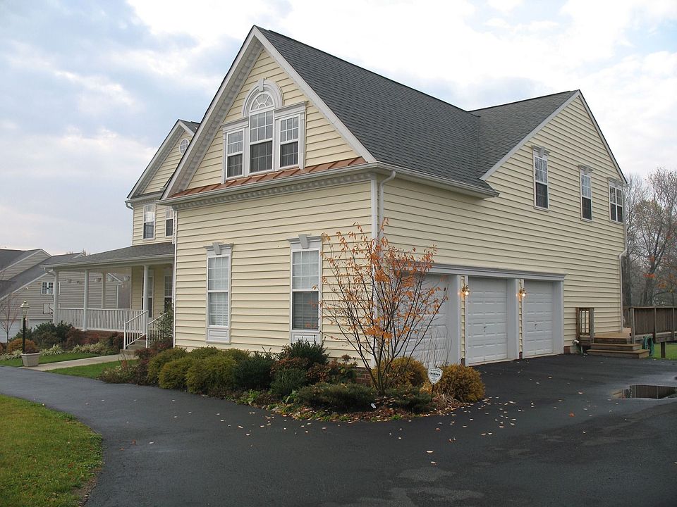 2nd image of 807 Castlebridge Ct
