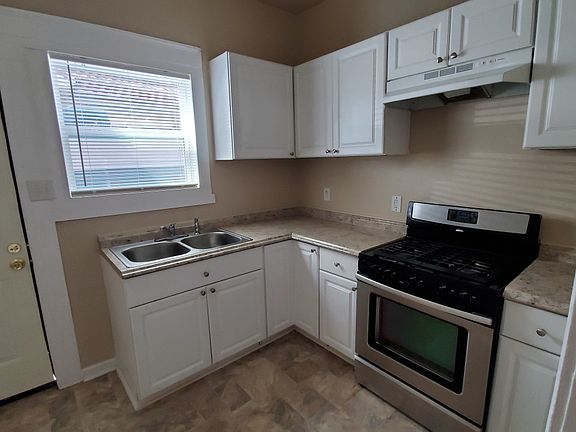 5th image of 1622 W Mistletoe Ave