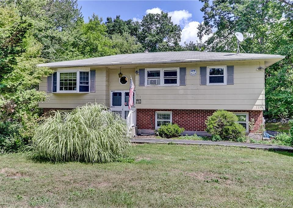 1st image of 224 Sycamore Dr