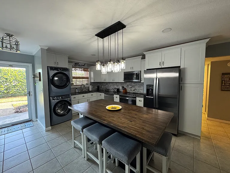 22 Comares Ave #2B — Photo 7