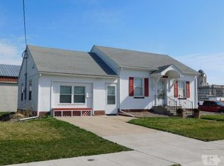 302 S 2nd Ave W, Newton, IA 50208