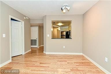 5th image of 1050 N Taylor St APT 204