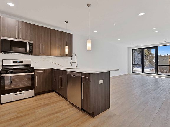 5th image of 2839 W Belmont Ave #204