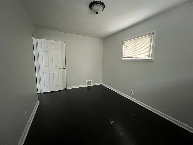 975 Hubbard Ave — Photo 4