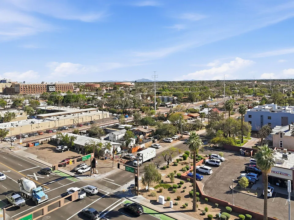 Elevate Your Urban Experience! Move in before the end of the month and get 10 weeks FREE Rent!