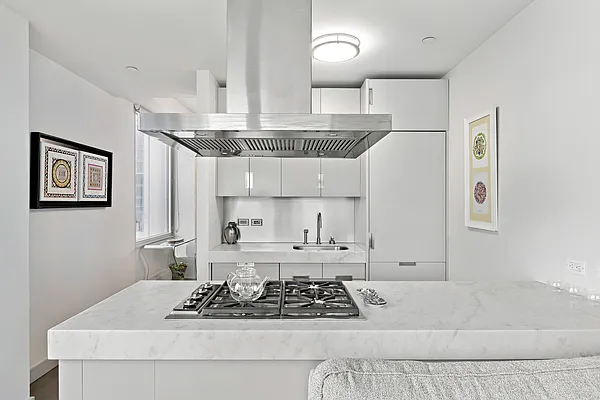 Rented by Isaacs Ganz Real Estate | media 20