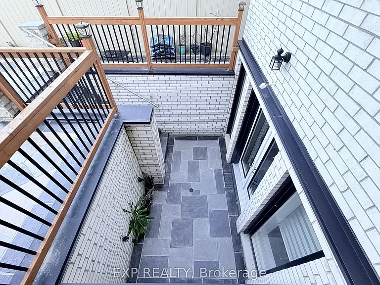 1606 Sandhurst Cres — Photo 34