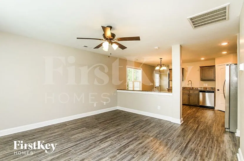 3 bed, 2.0 bath, 1173 sqft, $1,765 — Photo 3