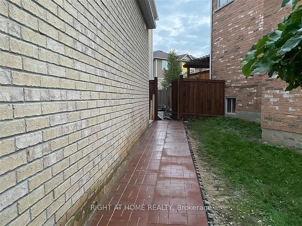 3 bed, $1,900 — Photo 3