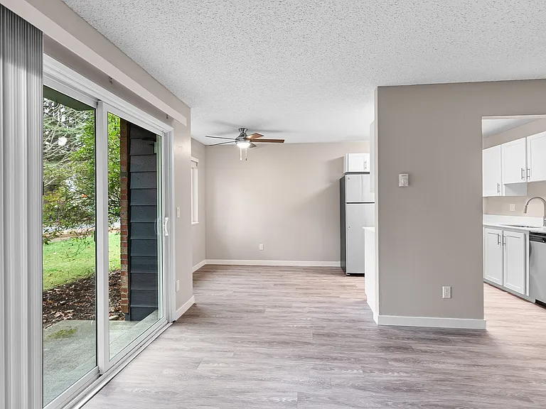 Royal Pines — Photo 10