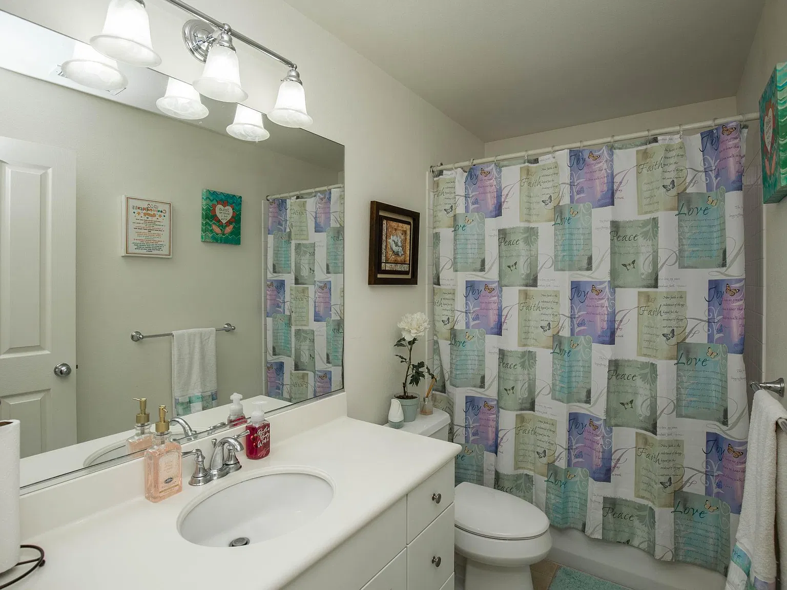 4 bed, 1622 sqft, $4,800 — Photo 3