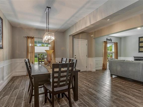 4th image of 2615 SW 52nd Ter