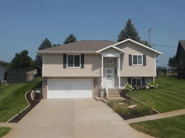 1212 Blue Stem Cir, Norfolk, NE 68701