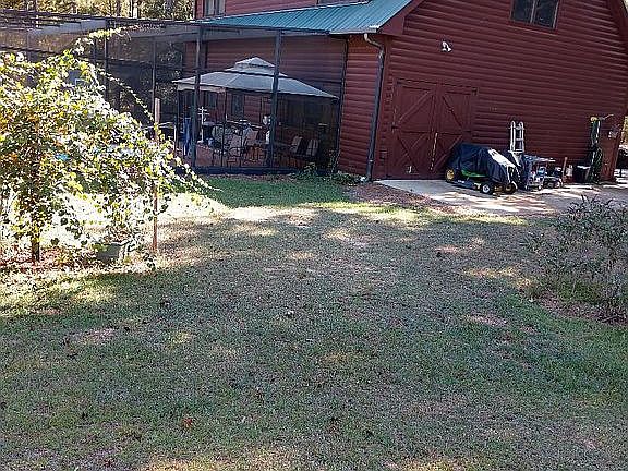 3rd image of 204 Northwoods Ln