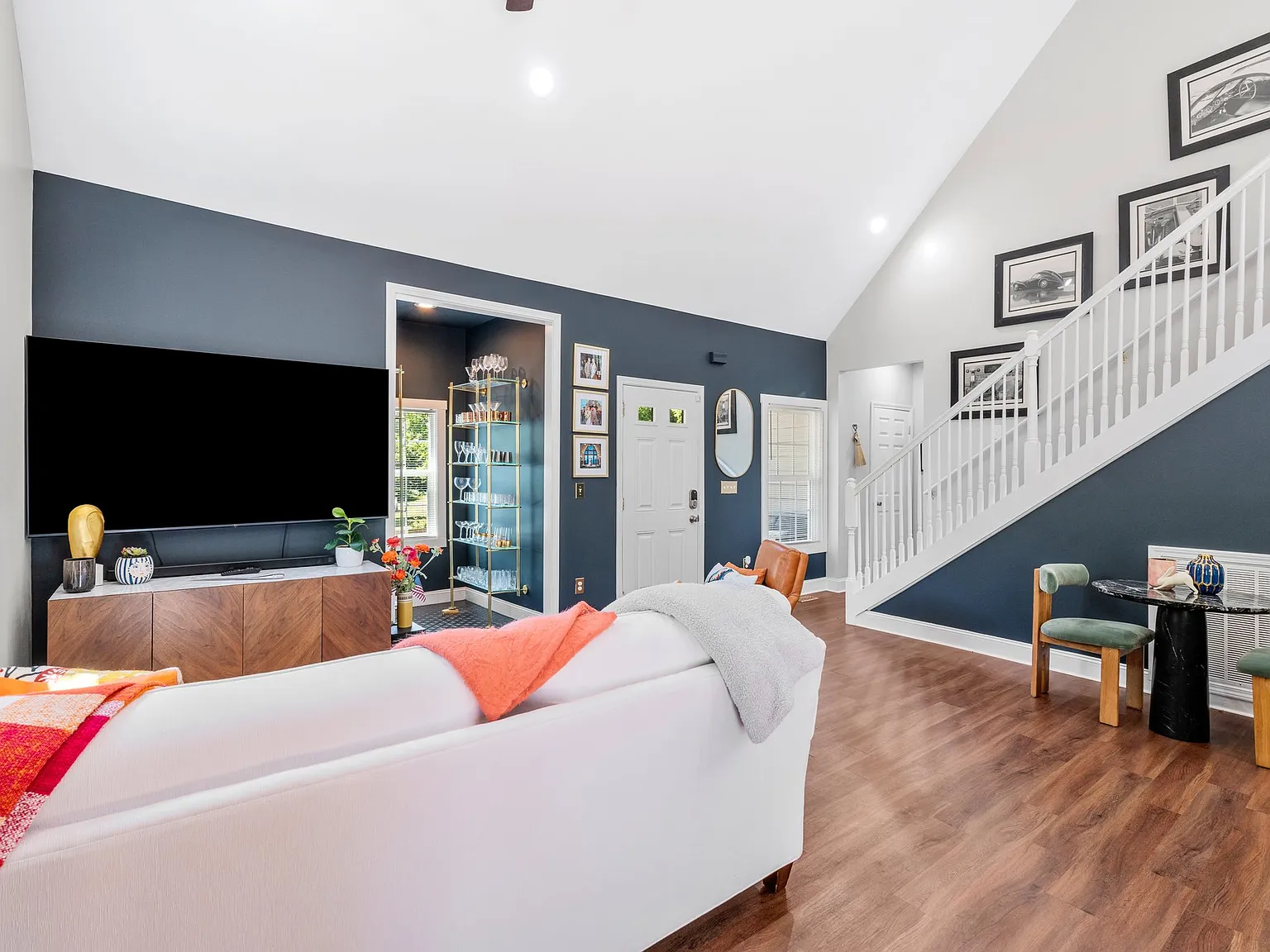 4 bed, 1735 sqft, $3,200 — Photo 2