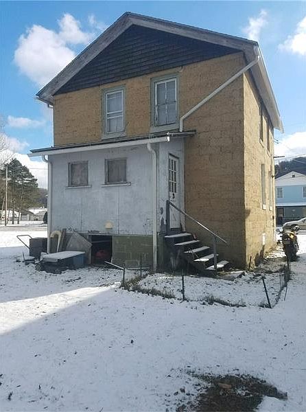 2nd image of 260 Sherman St